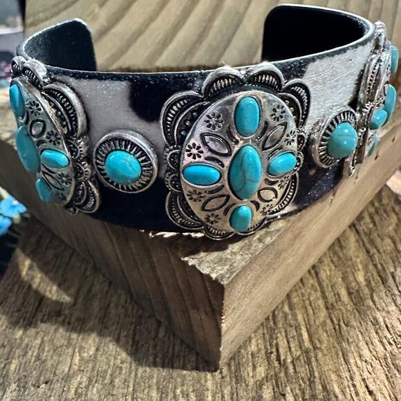 Western Concho Cowhide Hair Cuff Stylish Accessory for‎ Unique Fashion - Picture 1 of 7